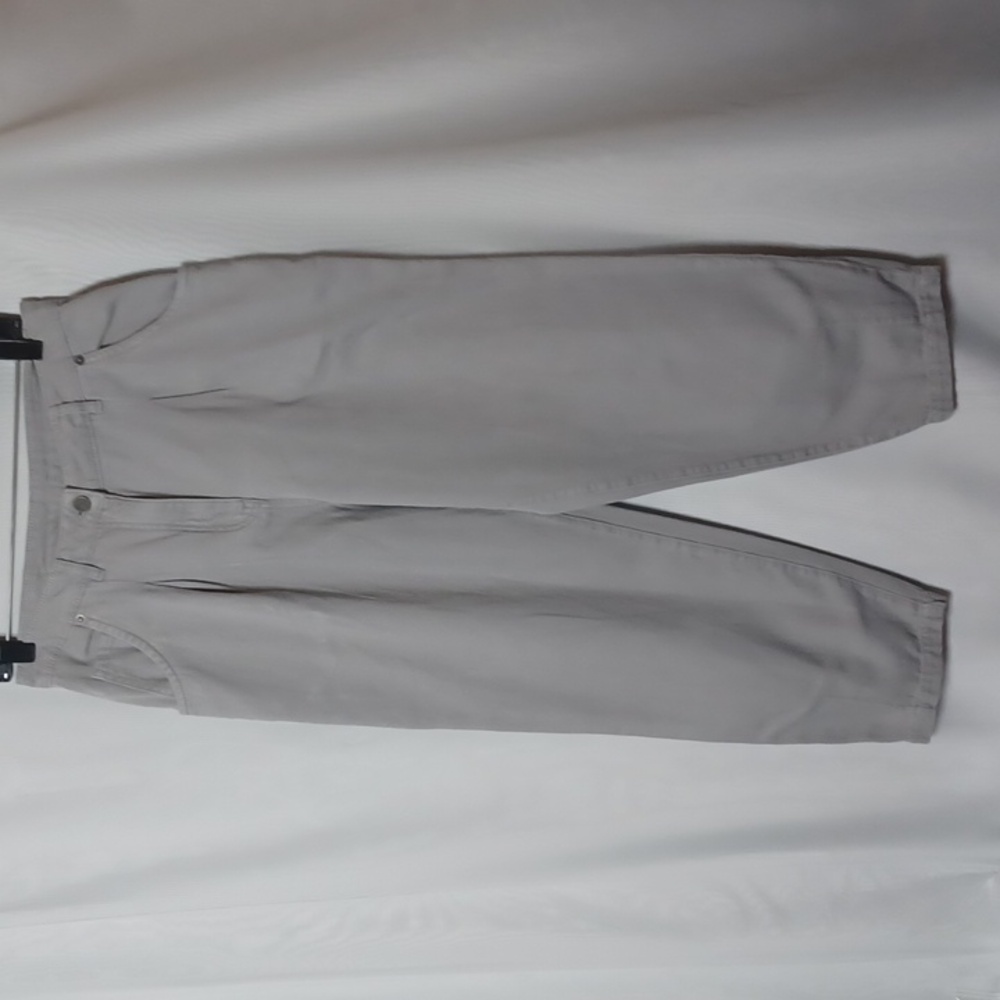 MADELEINE Women's Lt Gray Pleated Pants. Size 6